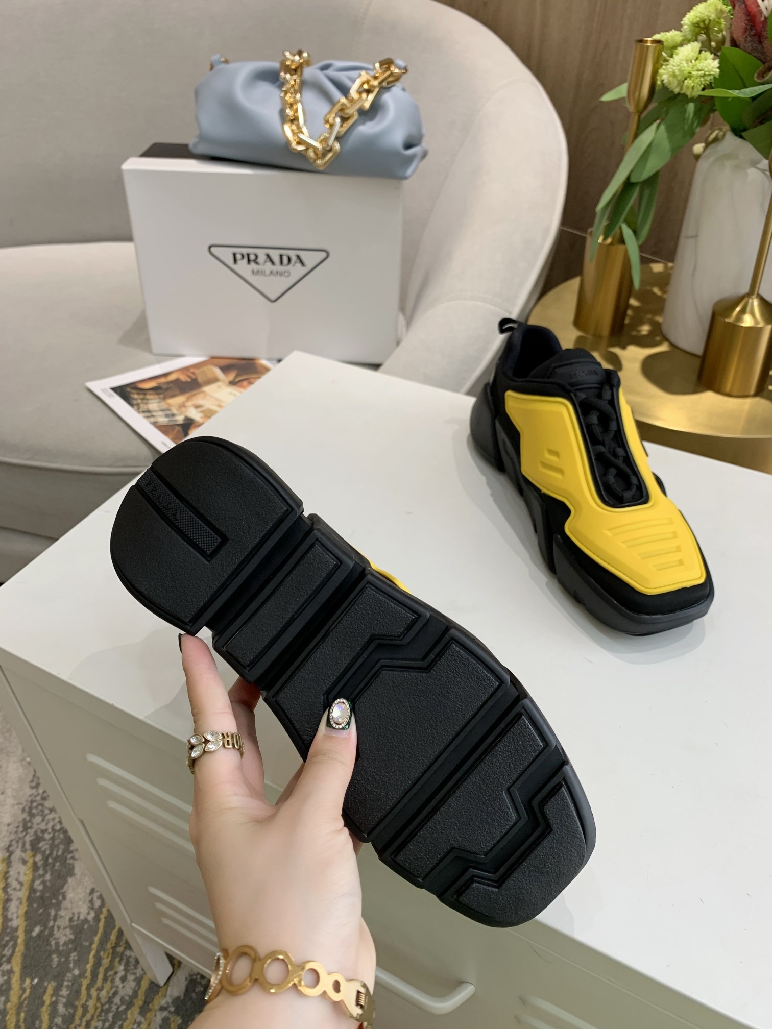 Prada Low Top sneaker 42 - vstockx