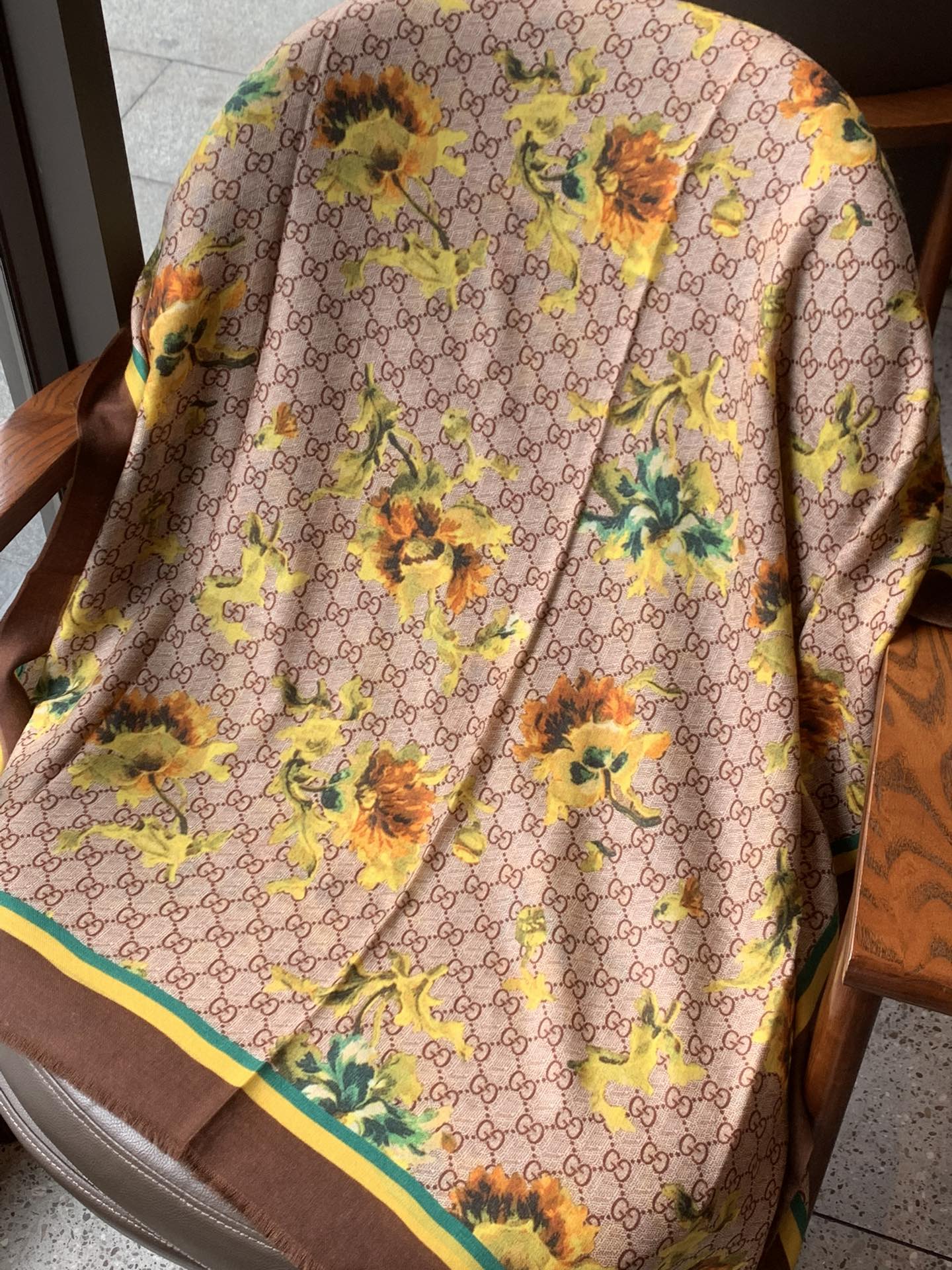 Streetwear Scarf GUCCI 328982 SIZE:110*200cm - vstockx