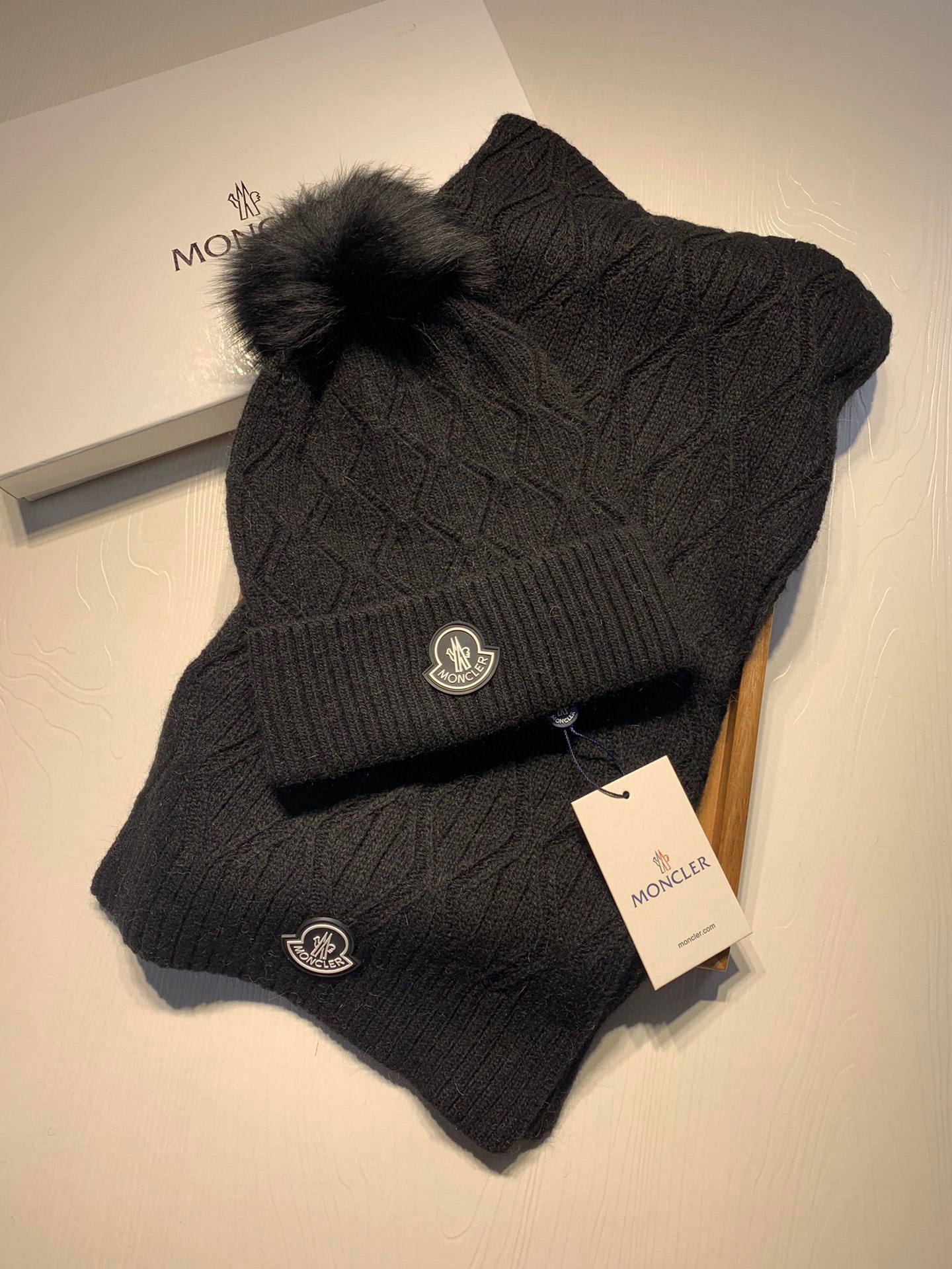 Hat & Scarf Moncler 1 - vstockx
