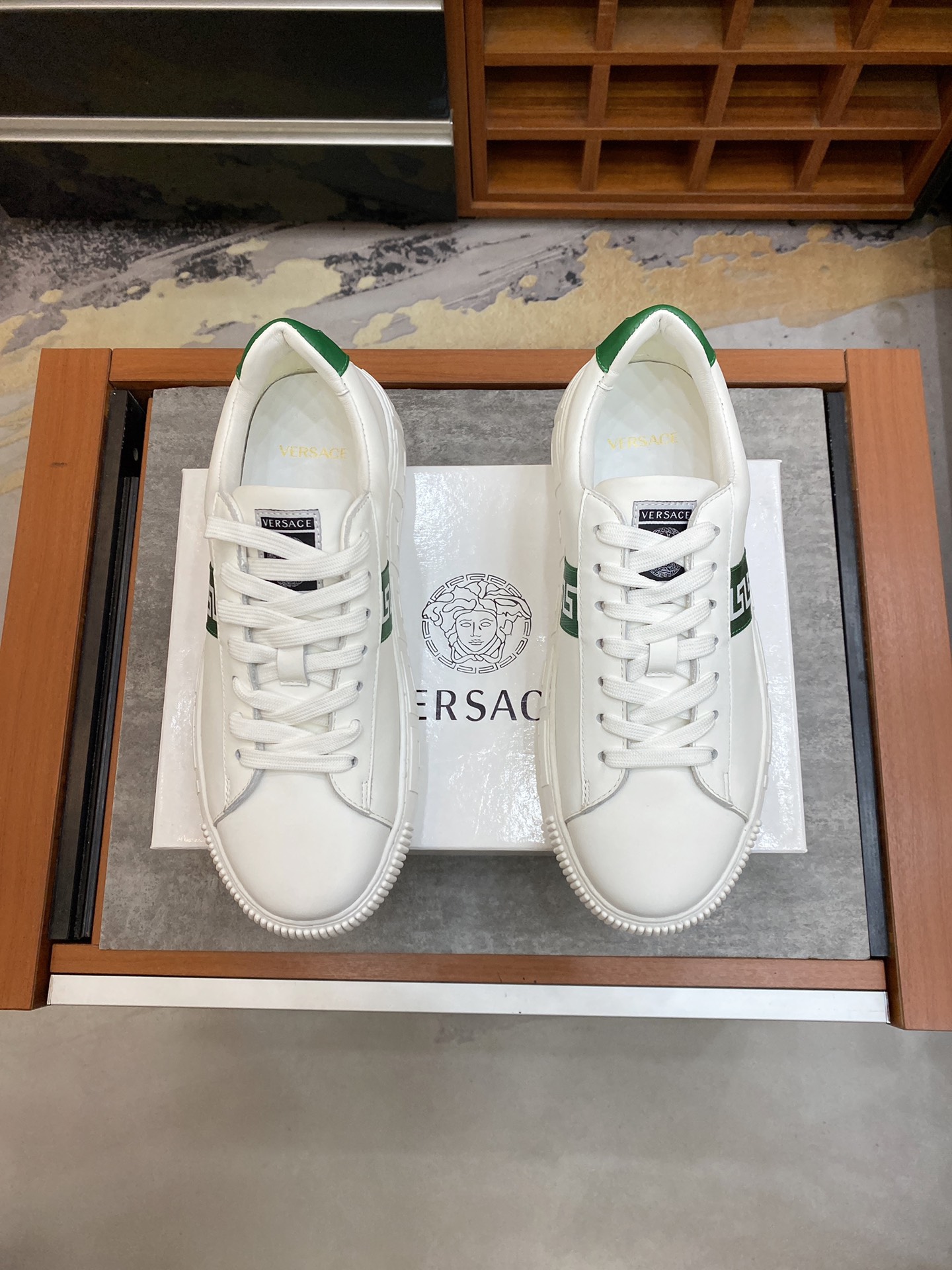 Versace Greca Sneaker 22 - vstockx