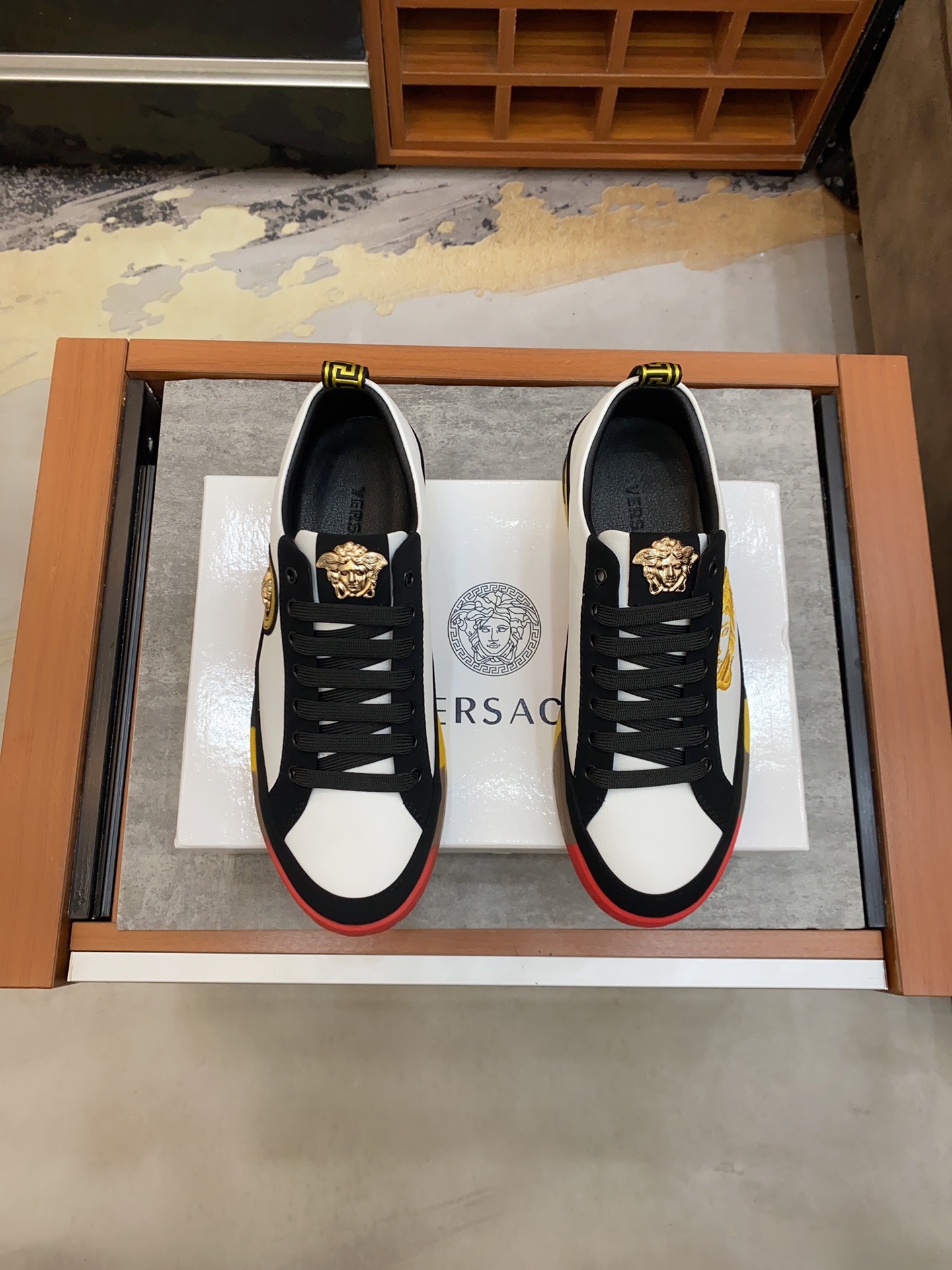 Versace Greca Sneaker 15 - vstockx
