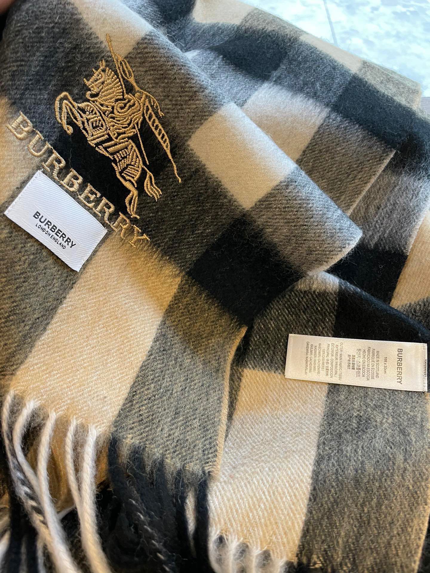 Streetwear Scarf Burberry 329087 size:35*200cm - vstockx