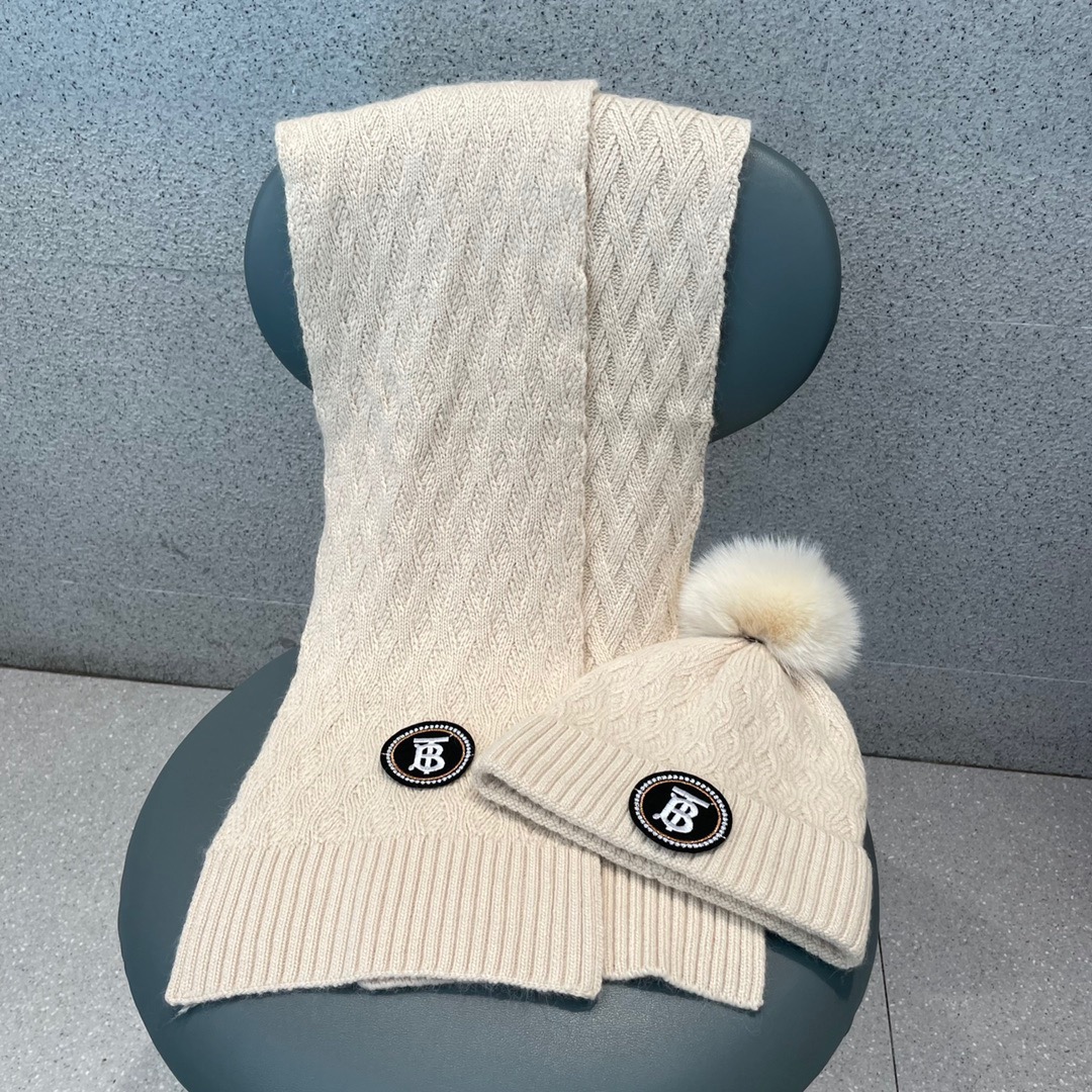 Hat & Scarf Burberry 2 - vstockx