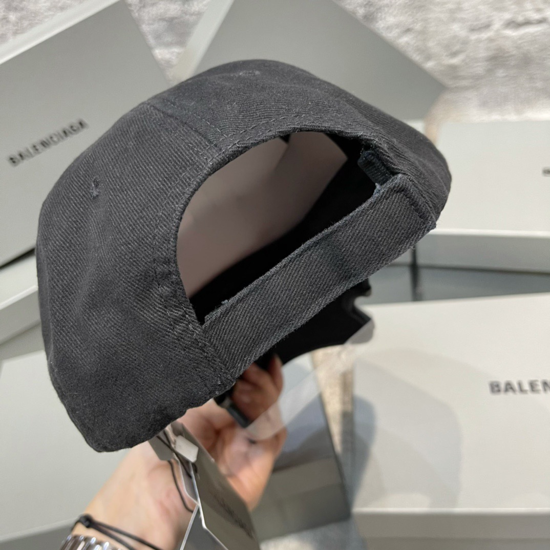 Streetwear Hat & Scarf Balenciaga 6 - vstockx