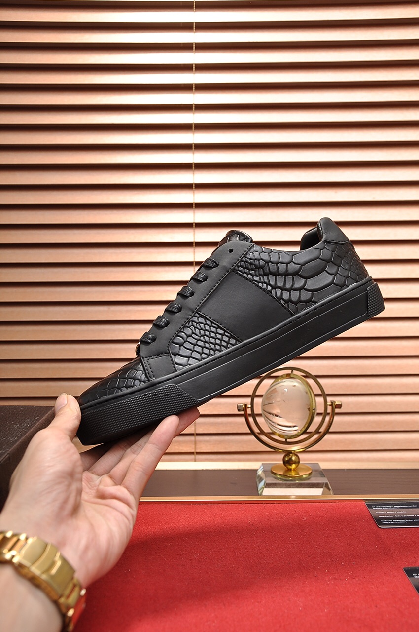 Philipp Plein Low Top Sneakers 18 - vstockx