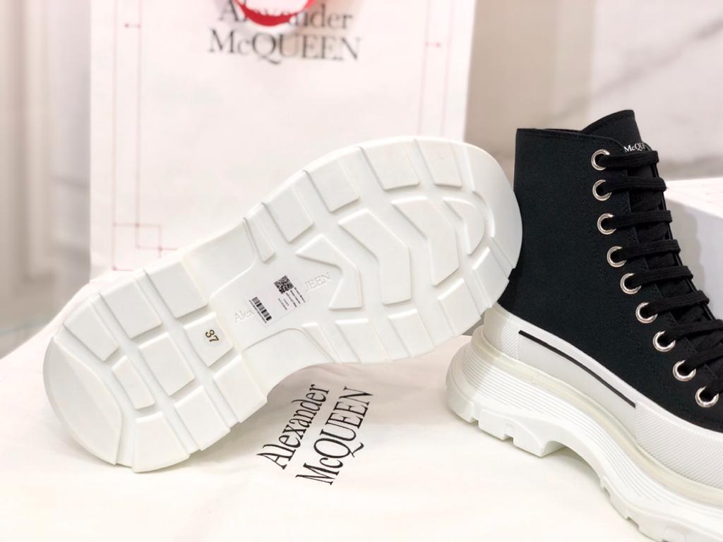 Alexander McQueen Tread Slick Lace Up Boot Black White (W) - vstockx