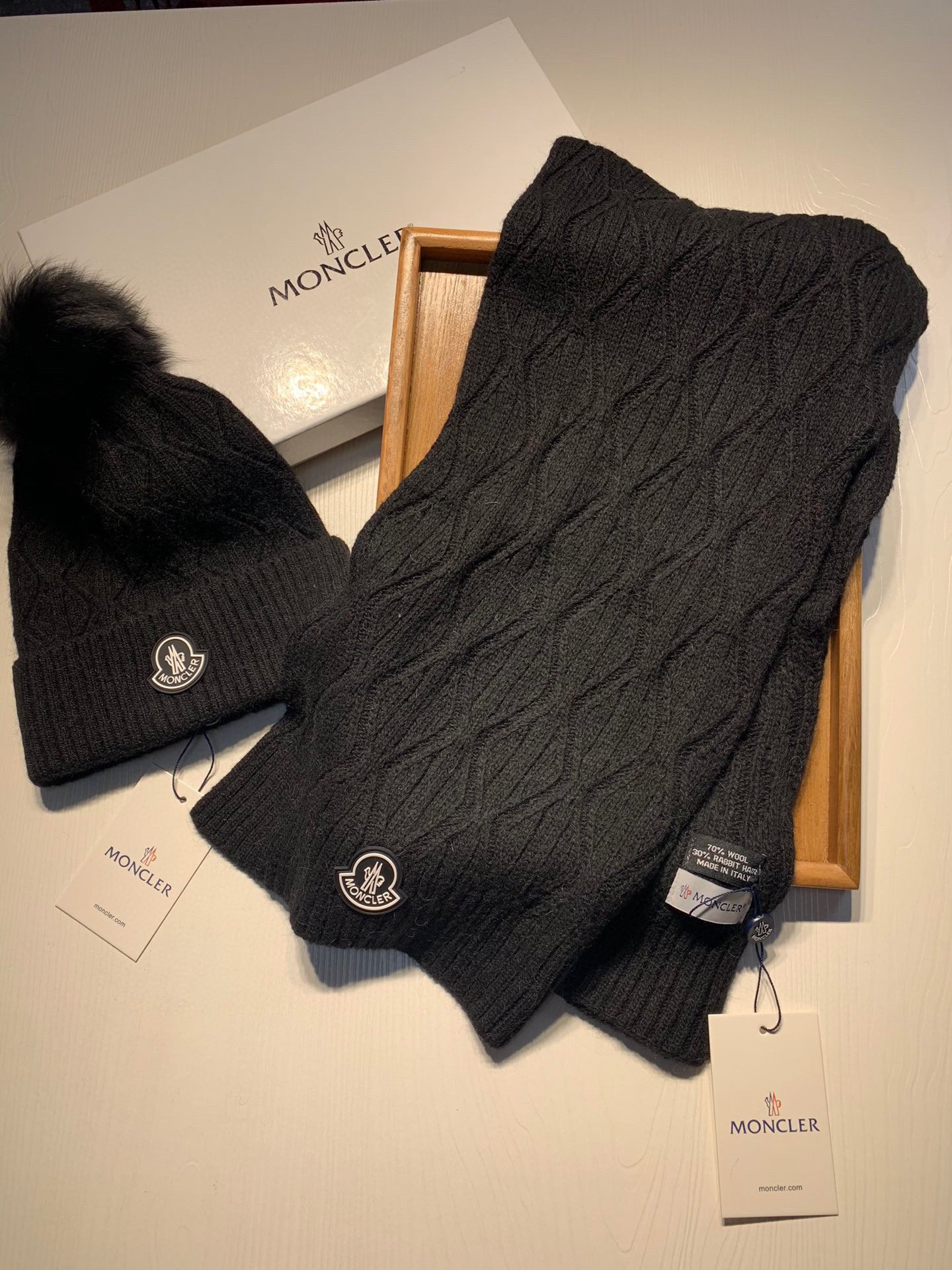 Hat & Scarf Moncler 1 - vstockx
