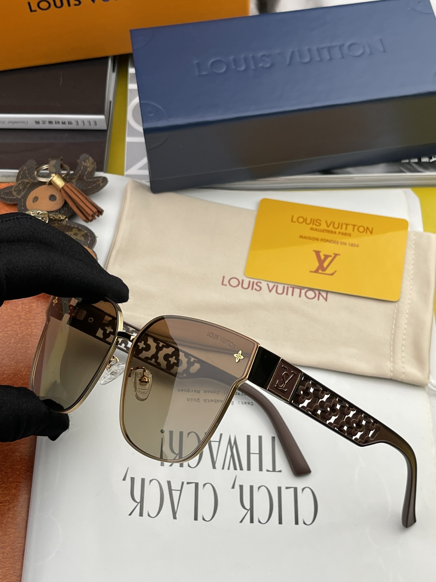 Sunglasses Louis Vuitton L8190 - vstockx