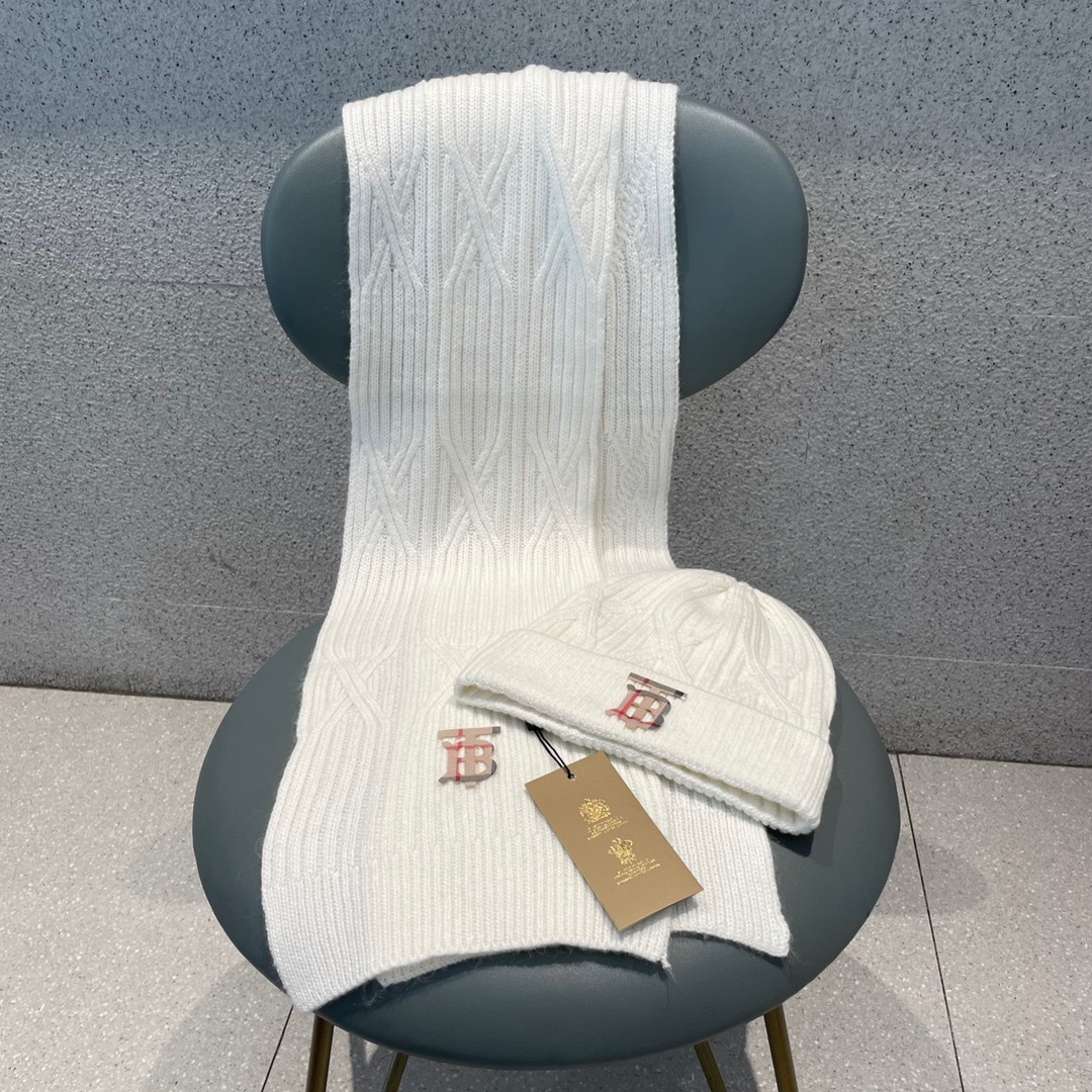 Hat & Scarf Burberry 1 - vstockx