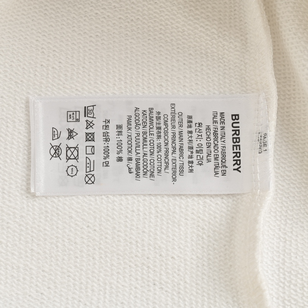 Clothes Burberry 817 - vstockx