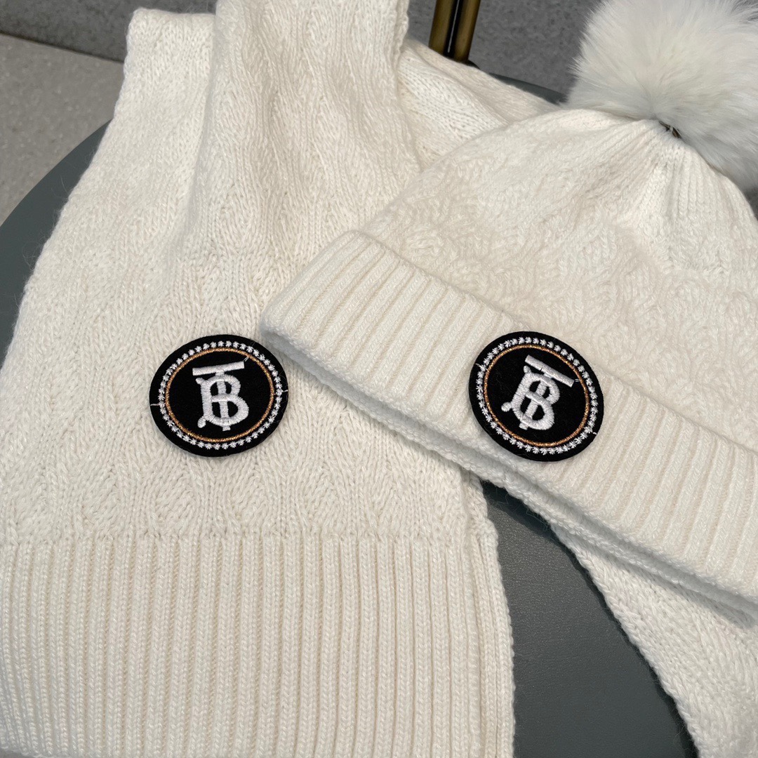 Hat & Scarf Burberry 2 - vstockx