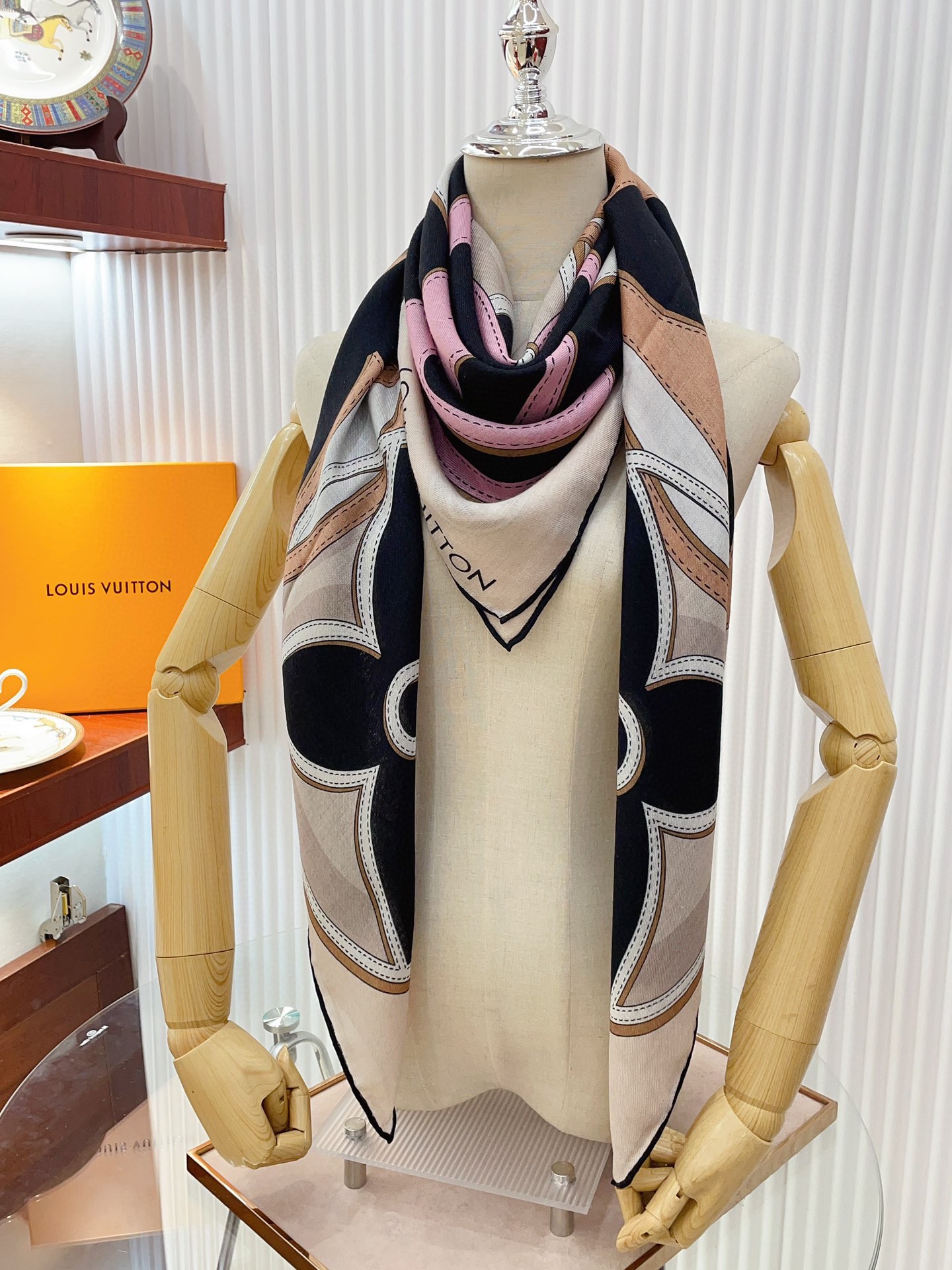 Streetwear Scarf LV 328839 size:140*140cm - vstockx