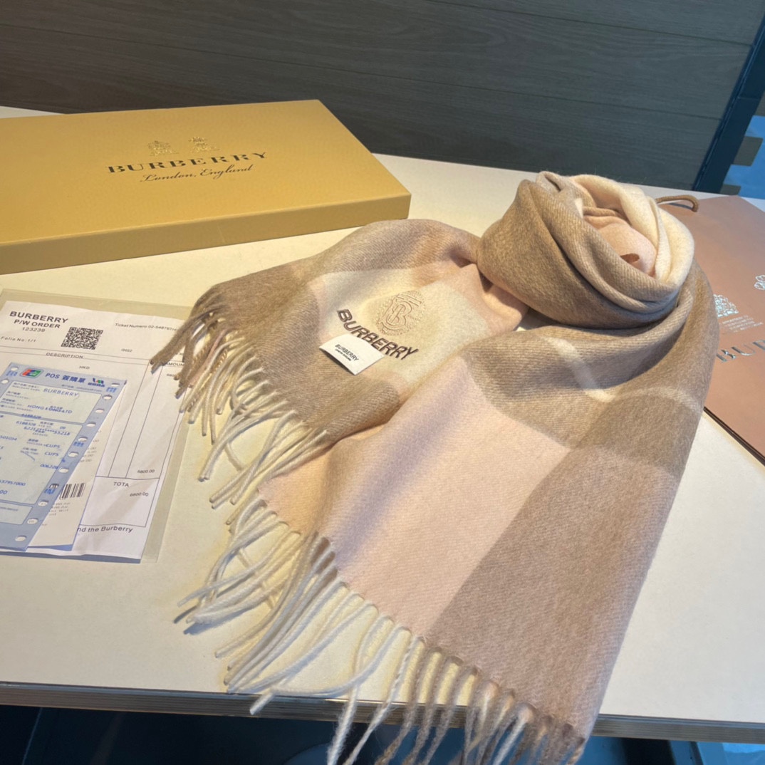 Streetwear Scarf Burberry 329018 size�?0*168cm - vstockx