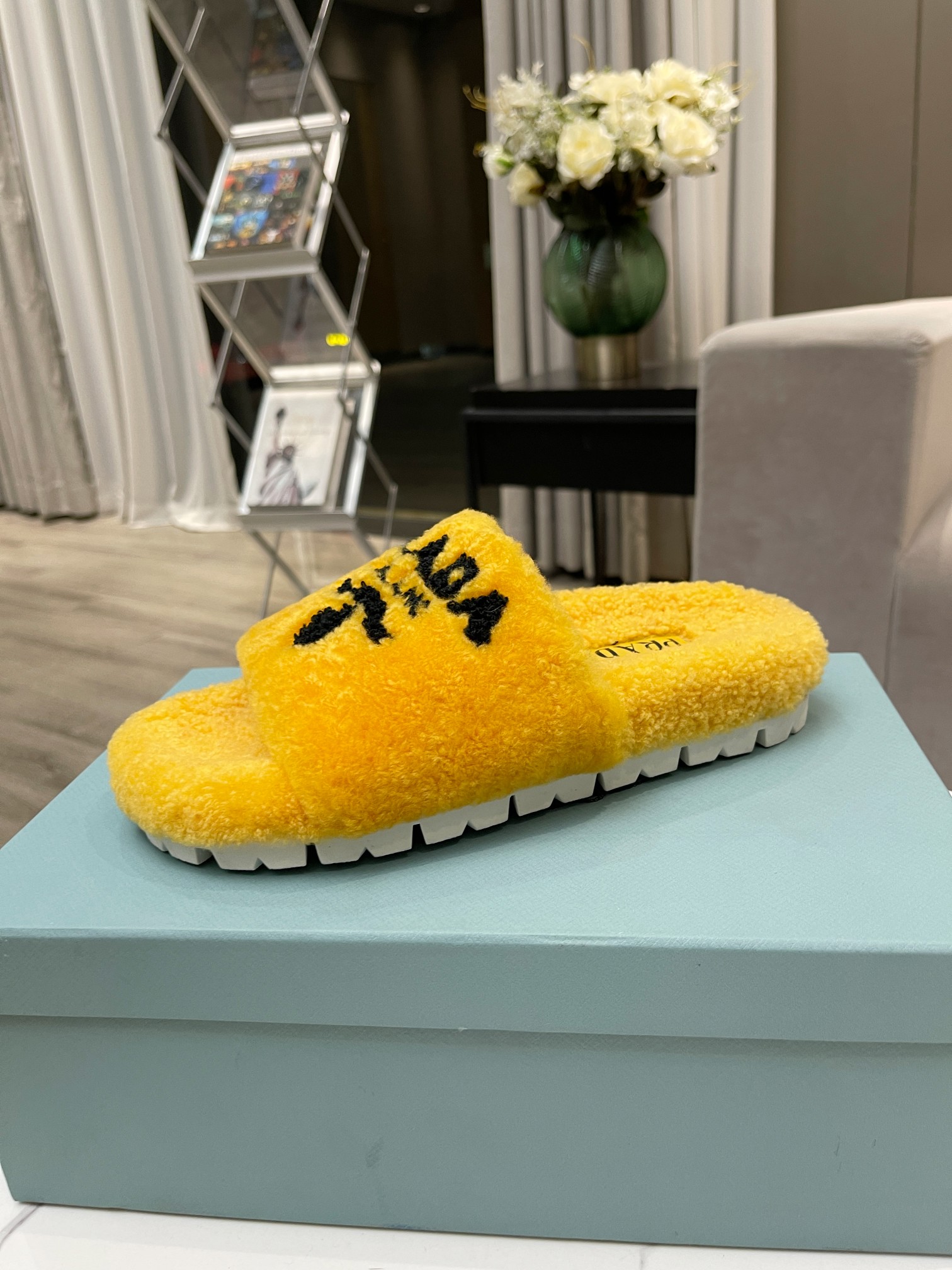 Prada Flat Sandals 7 - vstockx
