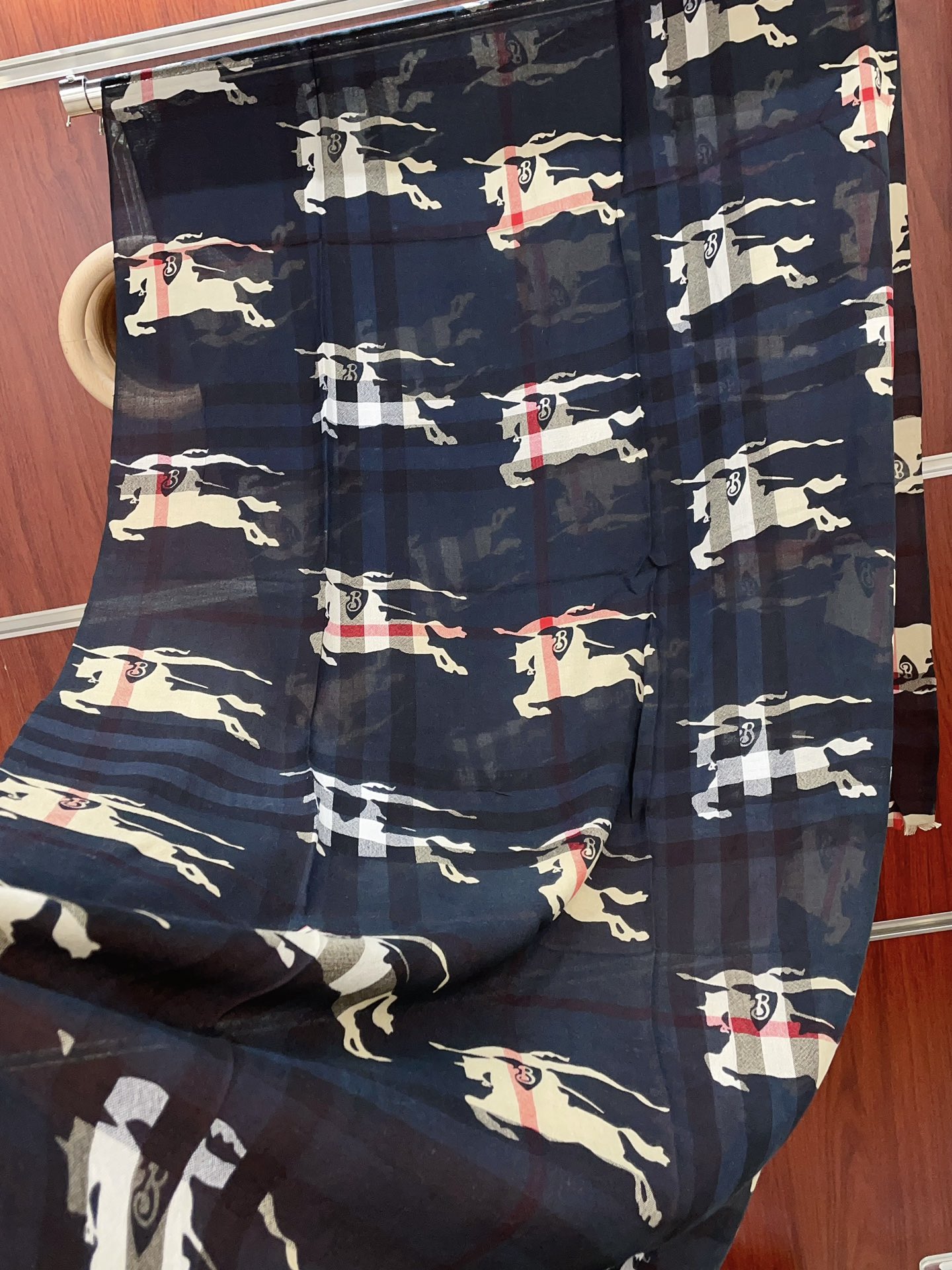 Streetwear Scarf Burberry 328773 SIZE:220cm*70cm - vstockx