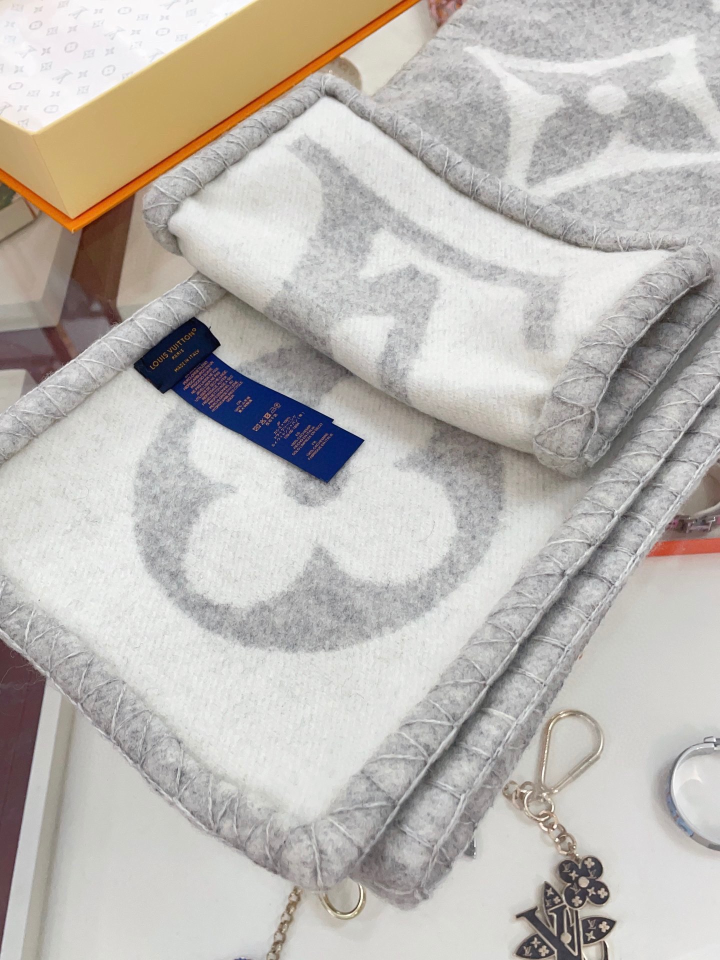 Streetwear Scarf LV 328764 SIZE: 240*26cm - vstockx