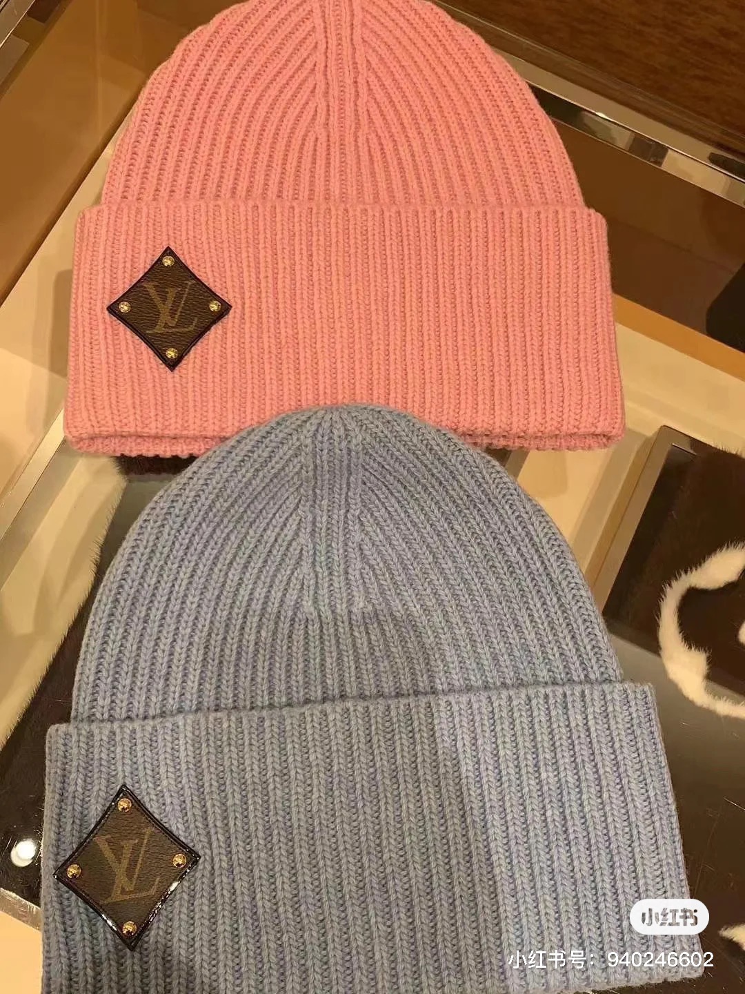Hat & Scarf Louis Vuitton 3 - vstockx