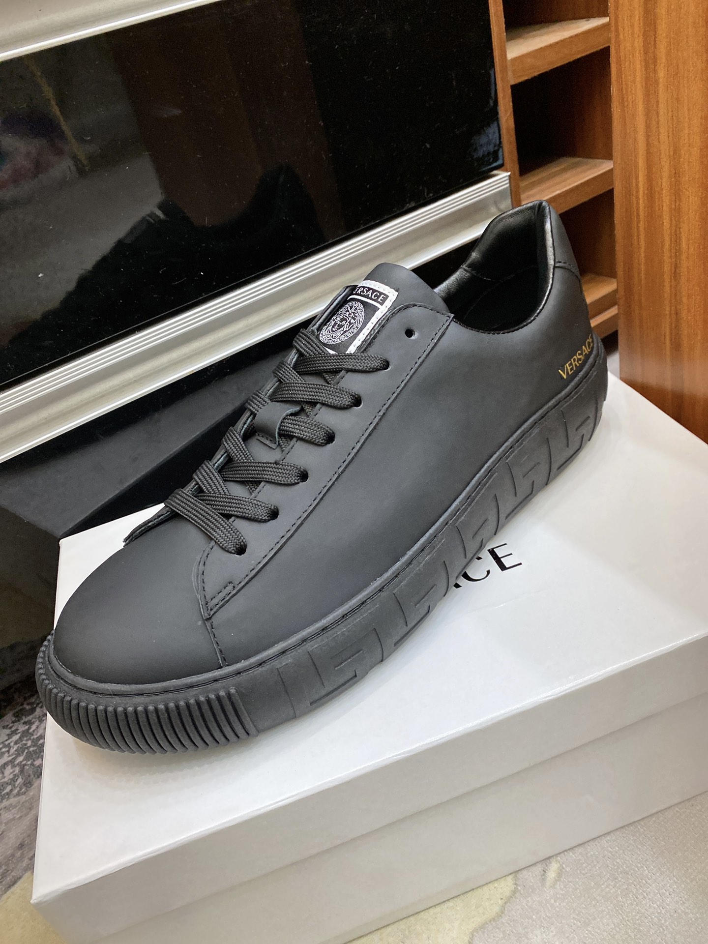 Versace Greca Sneaker 21 - vstockx