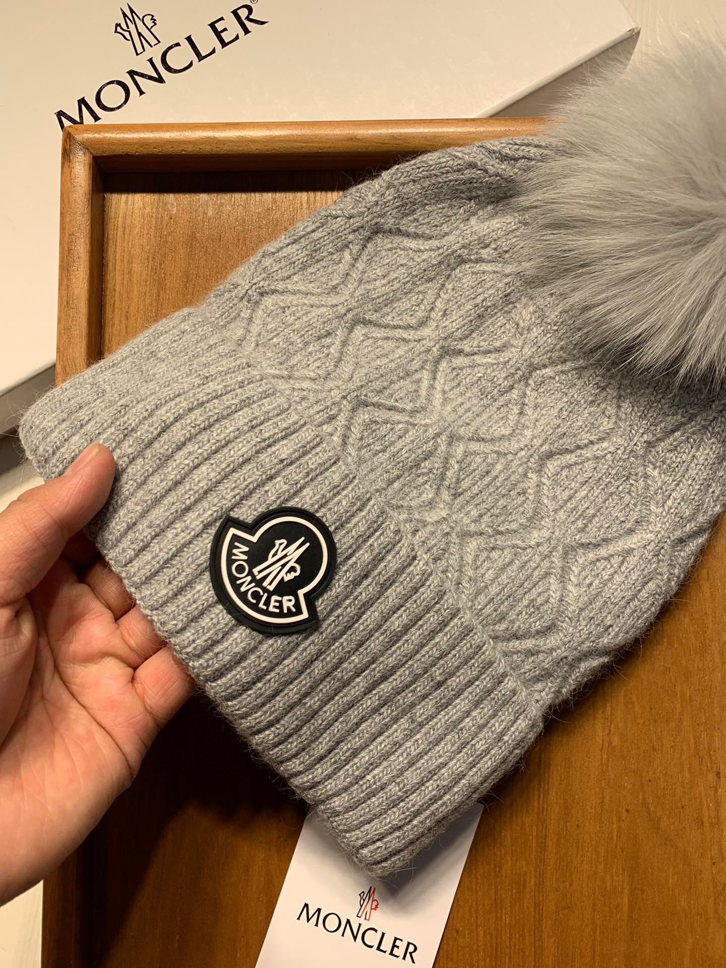 Hat Moncler 4 - vstockx