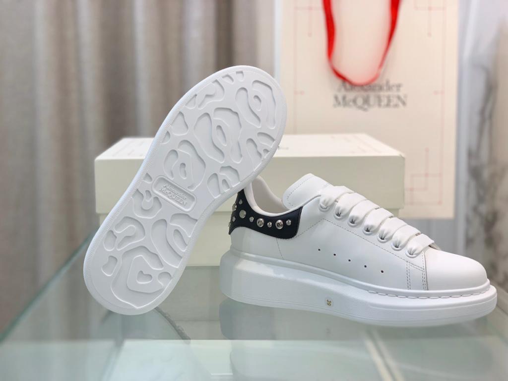 Alexander McQueen Oversized White Studd - vstockx