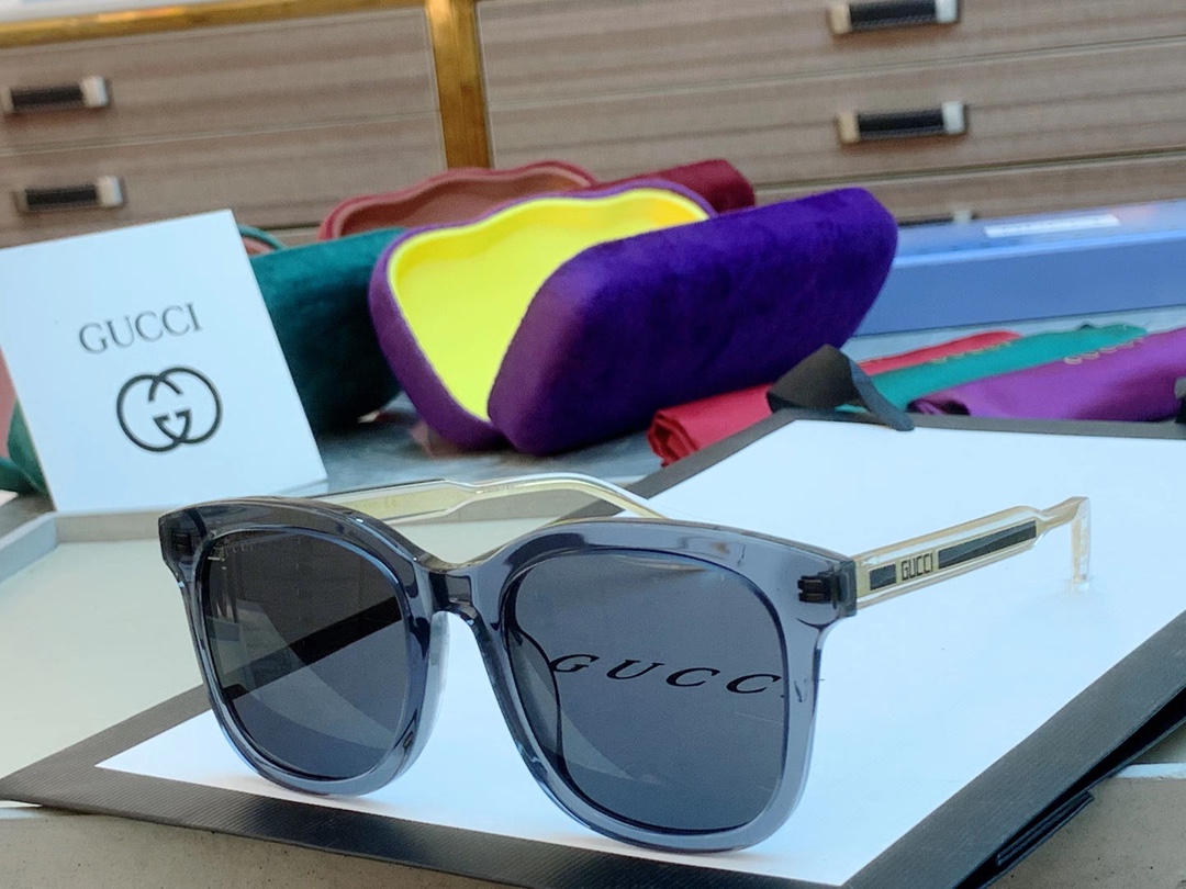 Sunglasses GUCCI GG0562S size:53��21-150 - vstockx