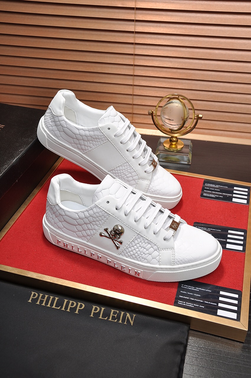 Philipp Plein Low Top Sneakers 17 - vstockx
