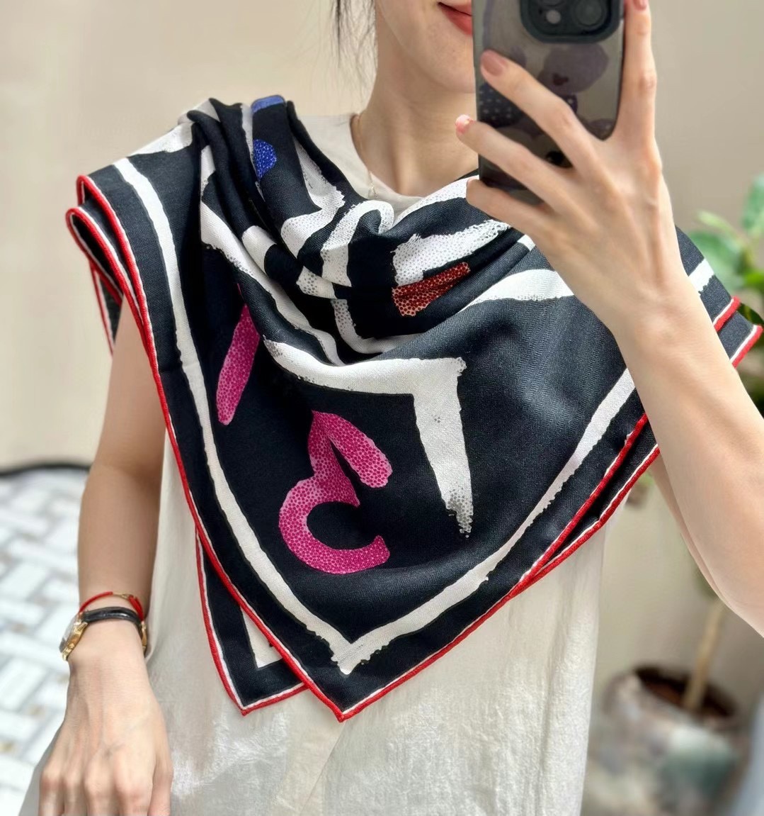 Streetwear Scarf CHANEL 328990 SIZE:110*110cm - vstockx