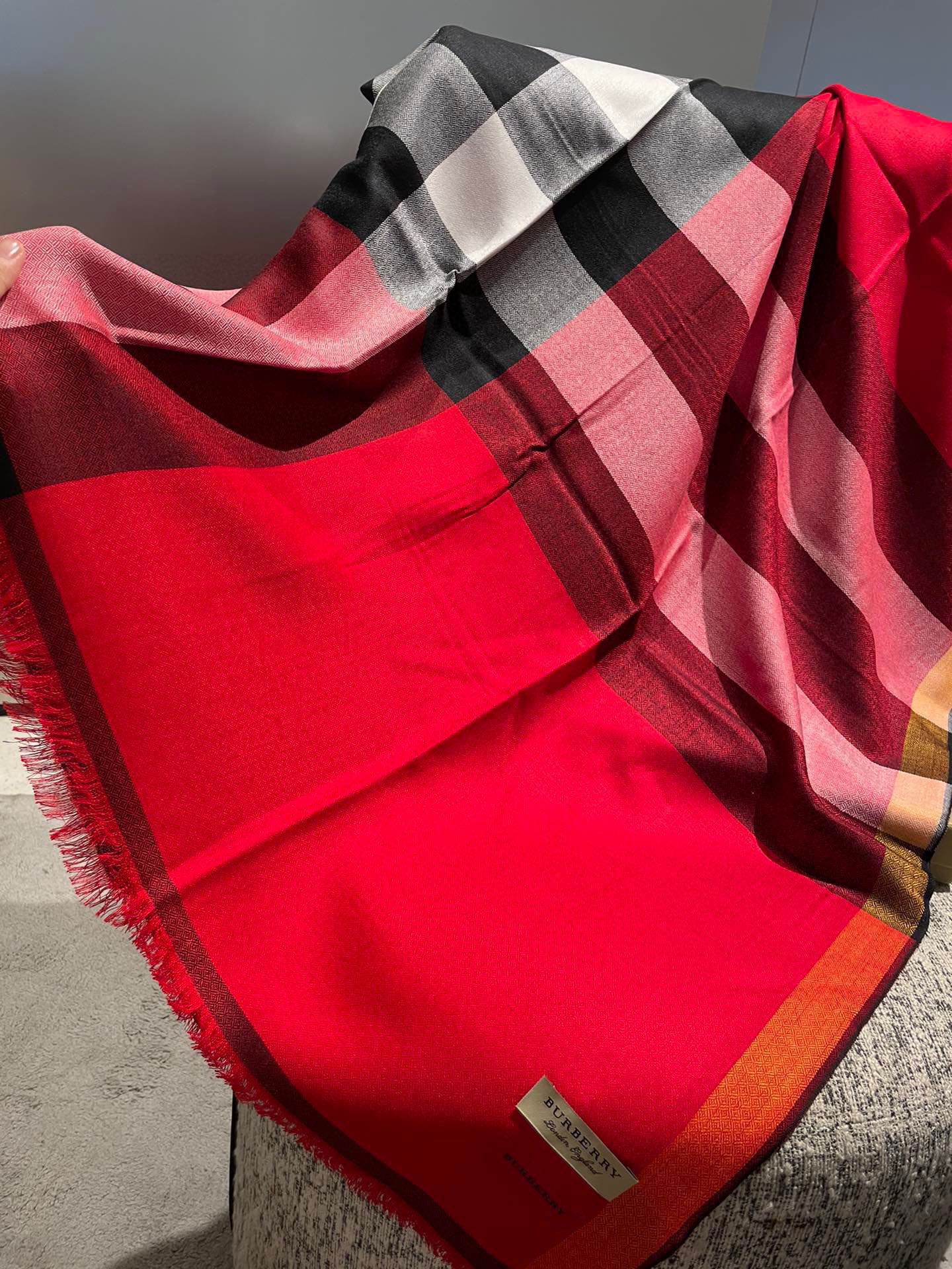 Streetwear Scarf BURBERRY 328947 SIZE:70*200cm - vstockx