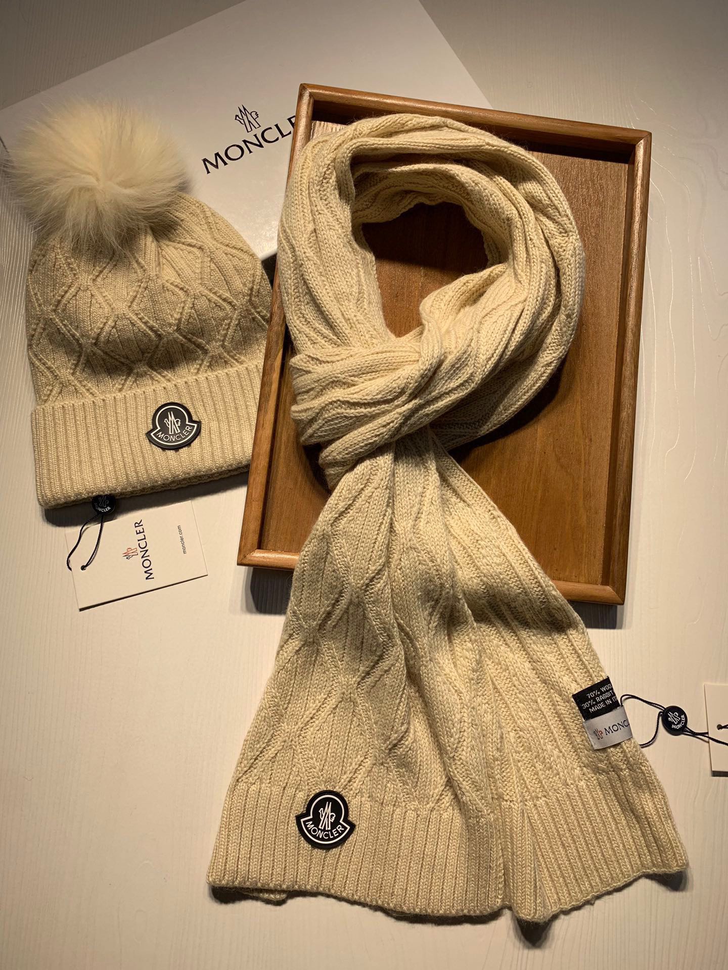 Hat & Scarf Moncler 1 - vstockx