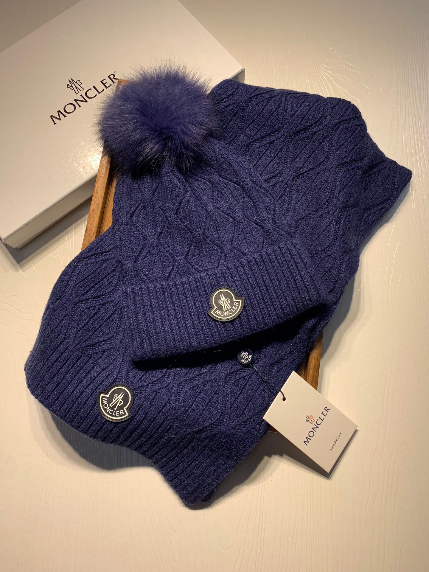 Hat & Scarf Moncler 1 - vstockx