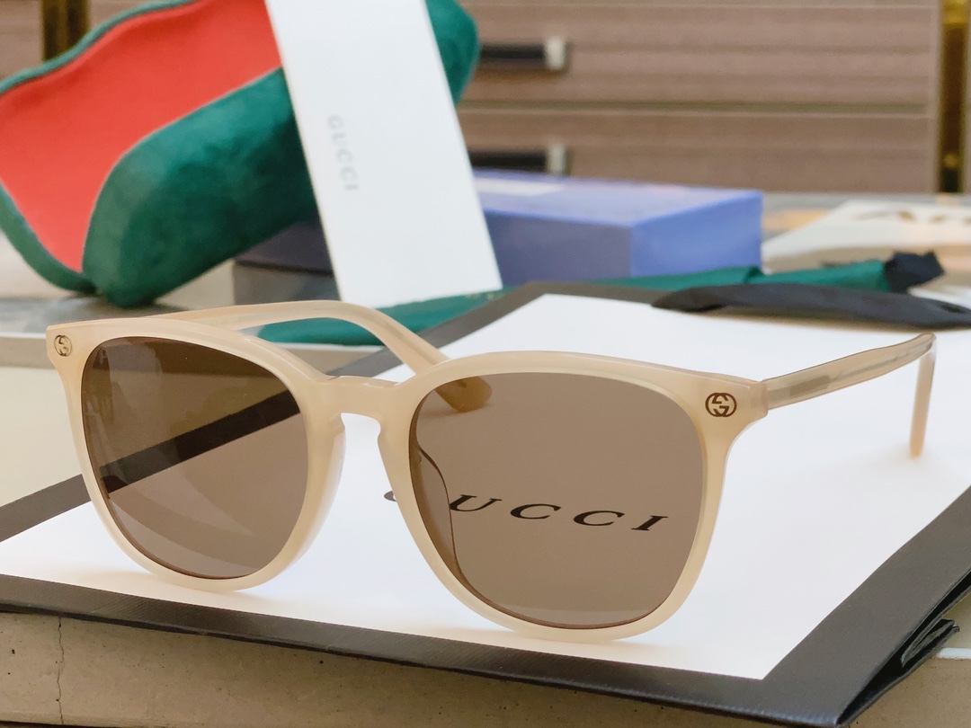 Sunglasses Gucci GG0154S size:53 19-150 - vstockx