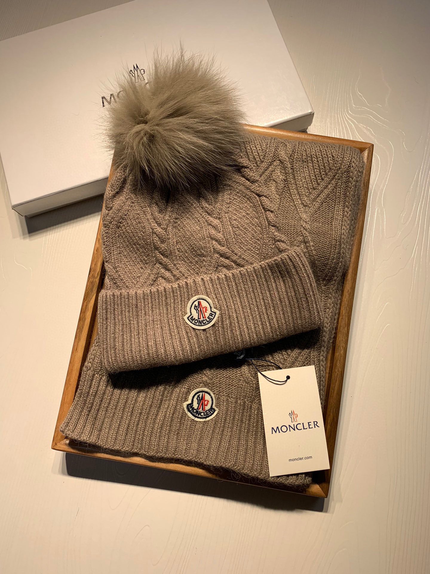 Hat & Scarf Moncler 2 - vstockx