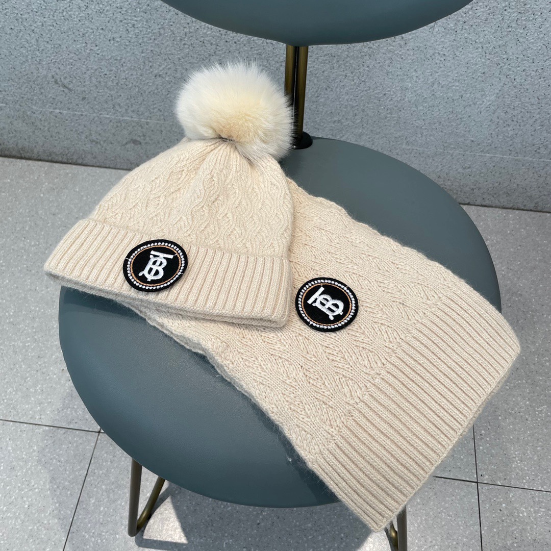 Hat & Scarf Burberry 2 - vstockx