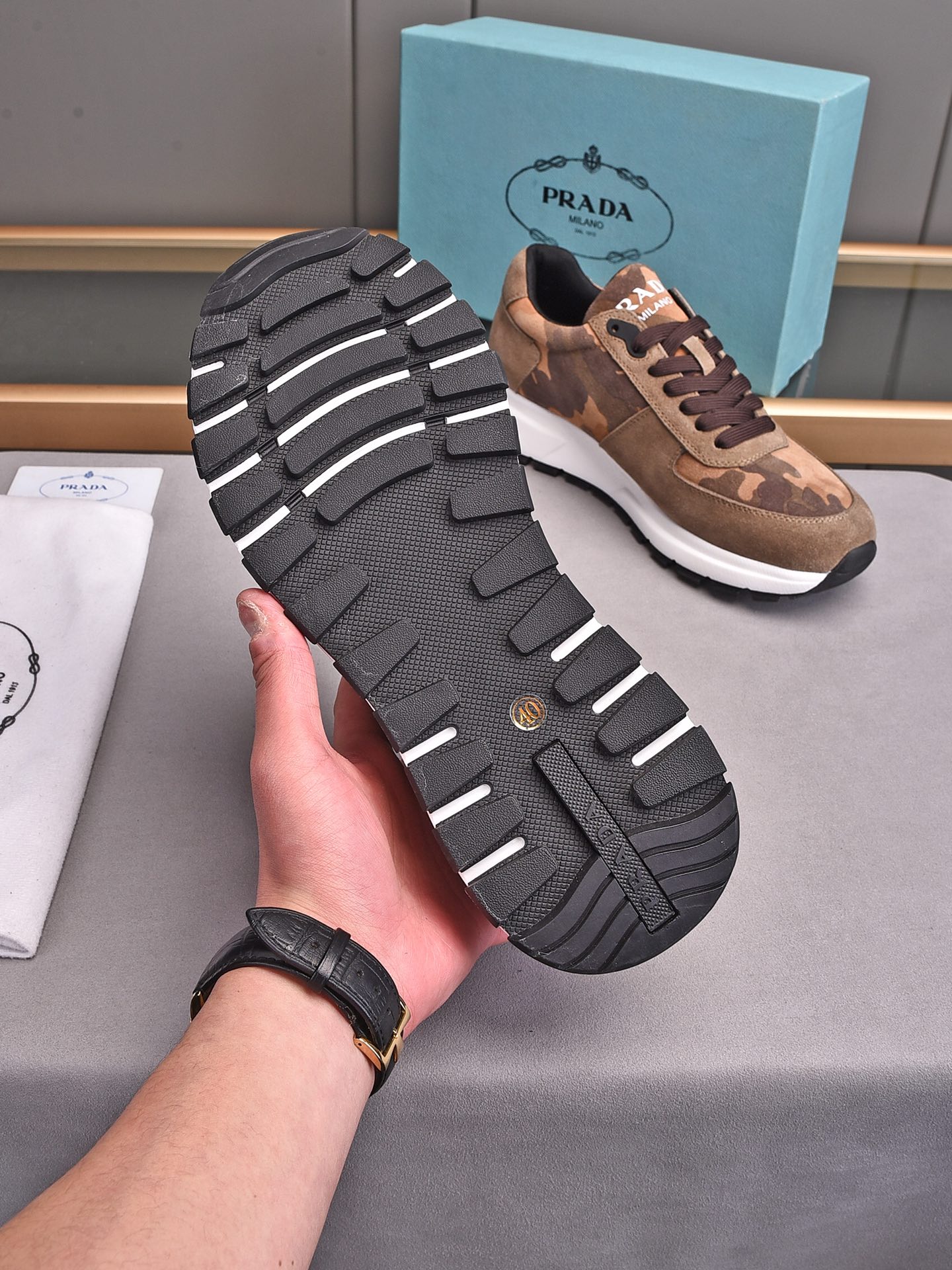 Prada Low Top sneaker 32 - vstockx