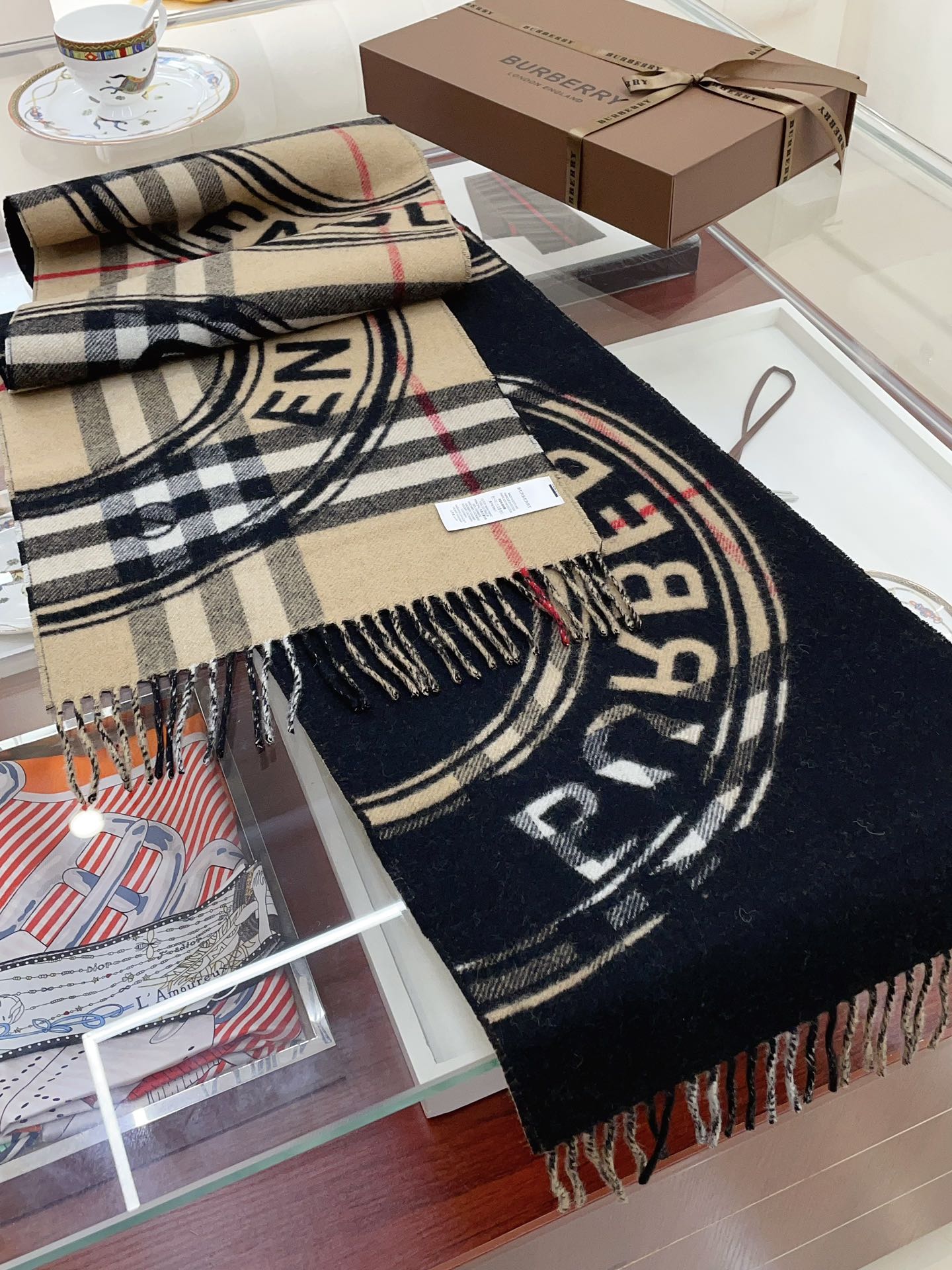 Streetwear Scarf Burberry 328791 SIZE:30*180cm - vstockx
