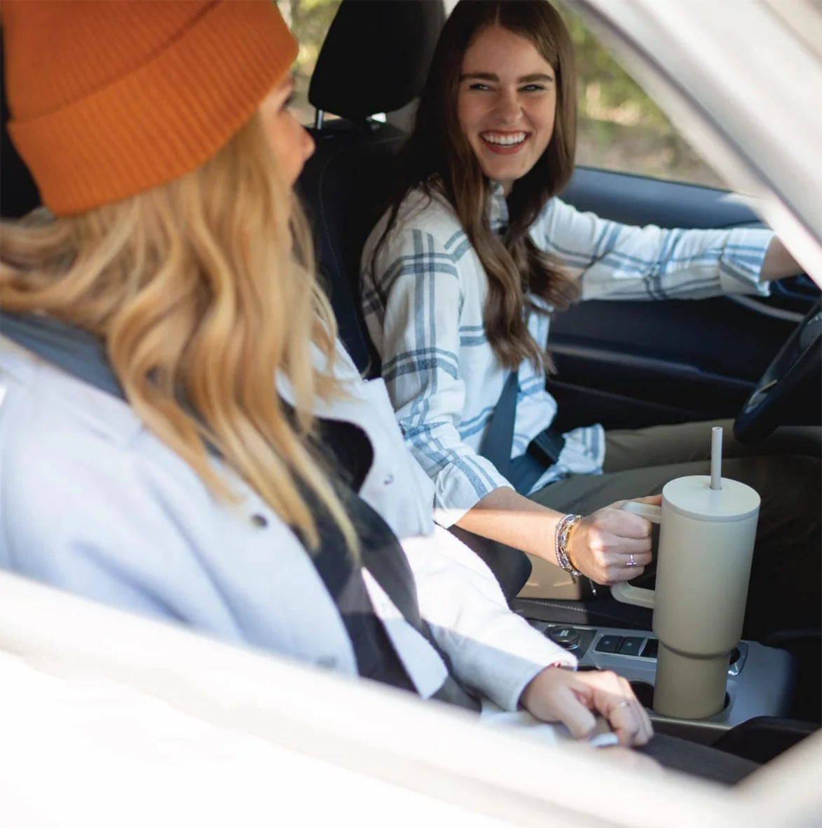 Simple and Modern Tumbler with Handle and Straw Lid Insulated Reusable Stainless Steel Water Bottle Travel Mug Cupholder 40oz-Gray