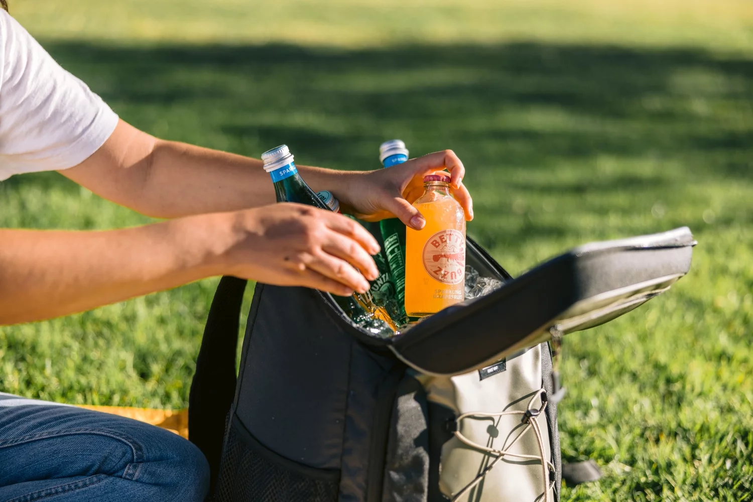 Igloo Max Voyager 30 Can Backpack, Soft Sided Cooler, Gray