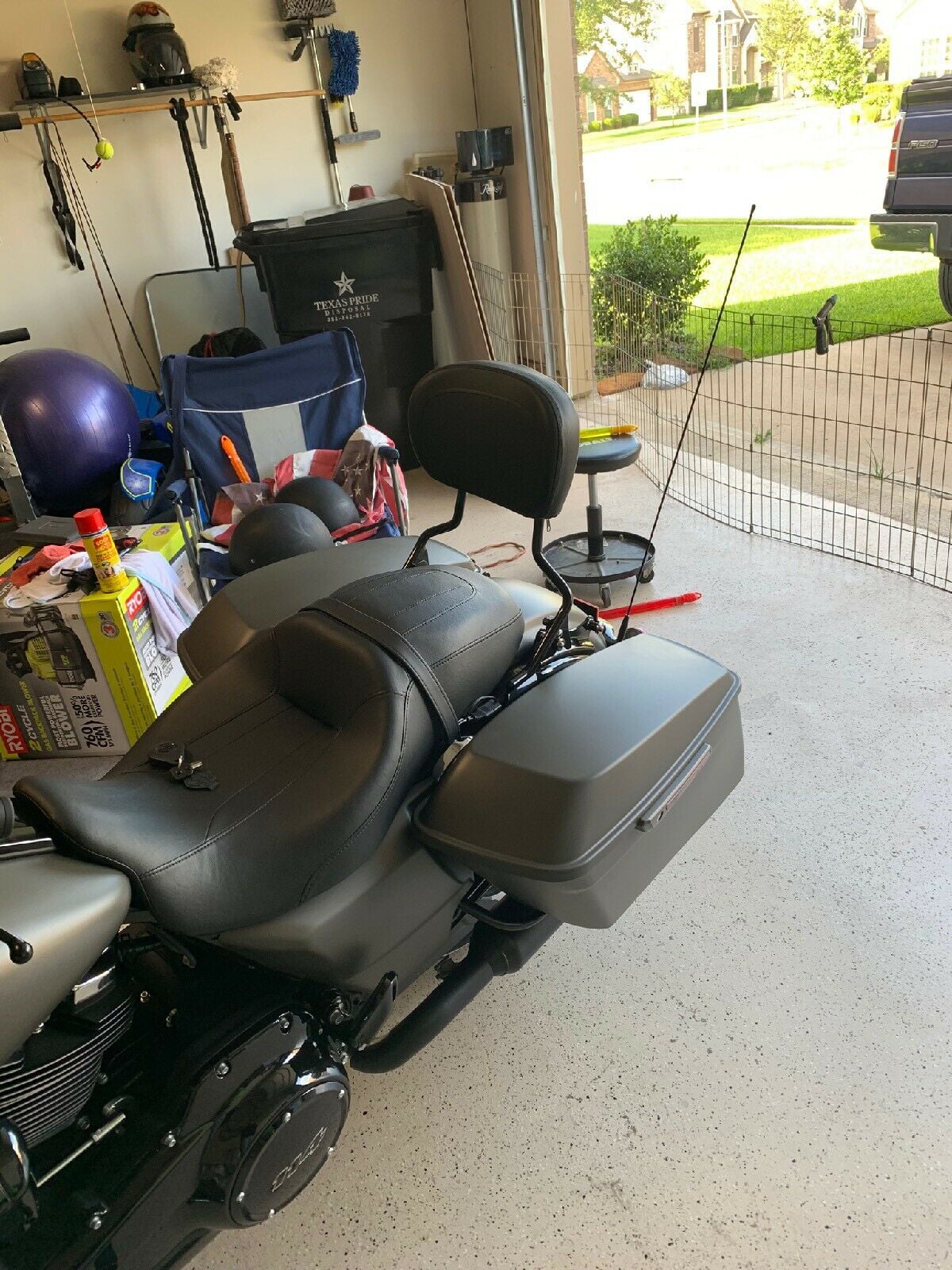 WEISEN - Detachable Passenger Pad Backrest Sissy Bar for Harley Touring Road King Glide FLTR 2009-2022