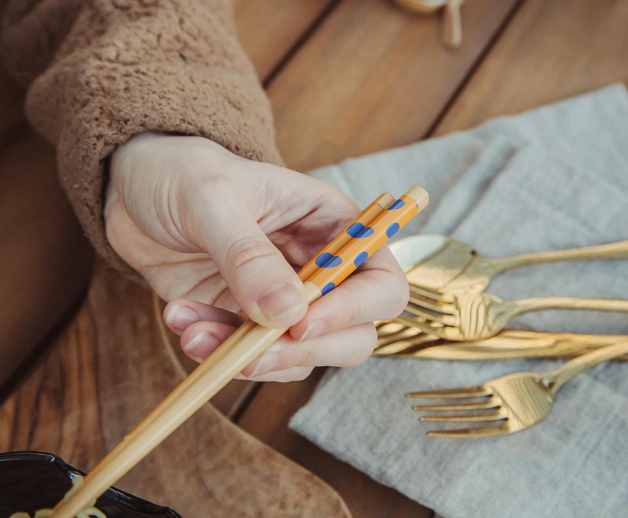 Shrek Gingerbread Man 20-Ounce Ceramic Ramen Bowl and Chopstick Set
