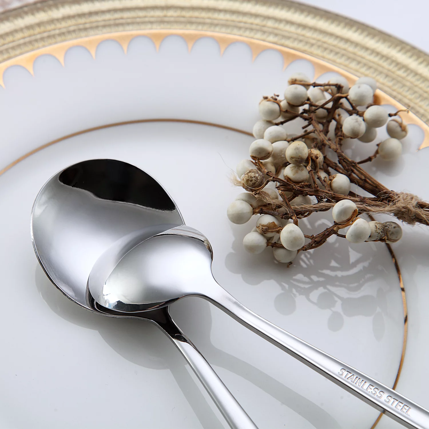 ReaNea Silverware Set 20 Pieces, Stainless Steel Flatware Set Cutlery Set Utensil Sets Service for 4