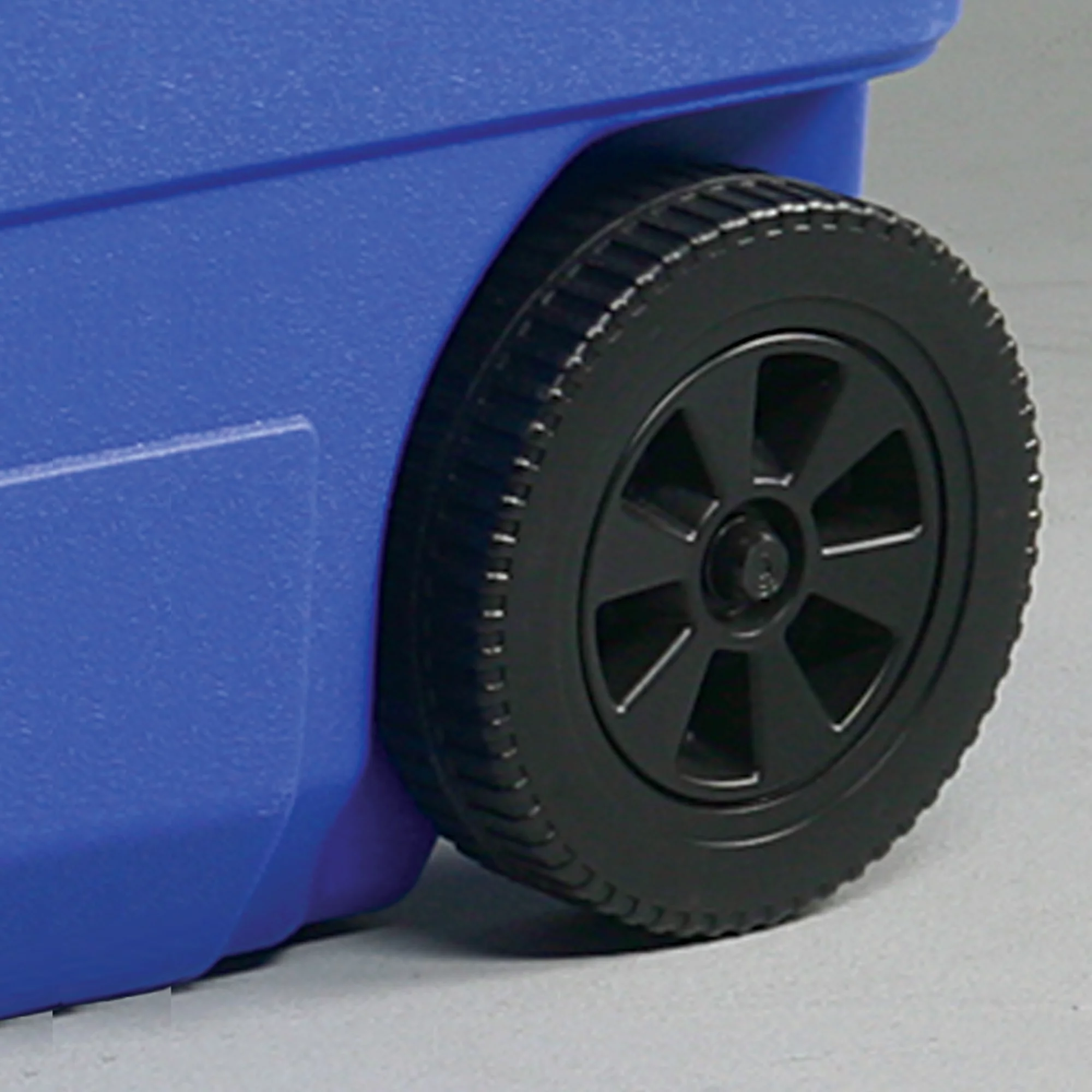 Coleman Xtreme 5 75-Quart Wheeled Cooler, Blue