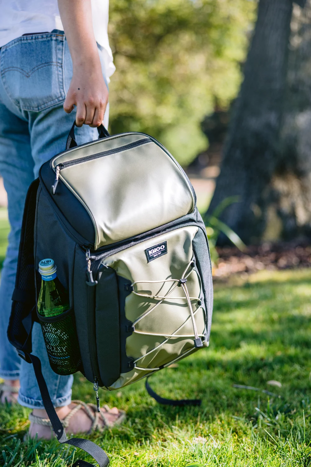 Igloo Max Voyager 30 Can Backpack, Soft Sided Cooler, Gray