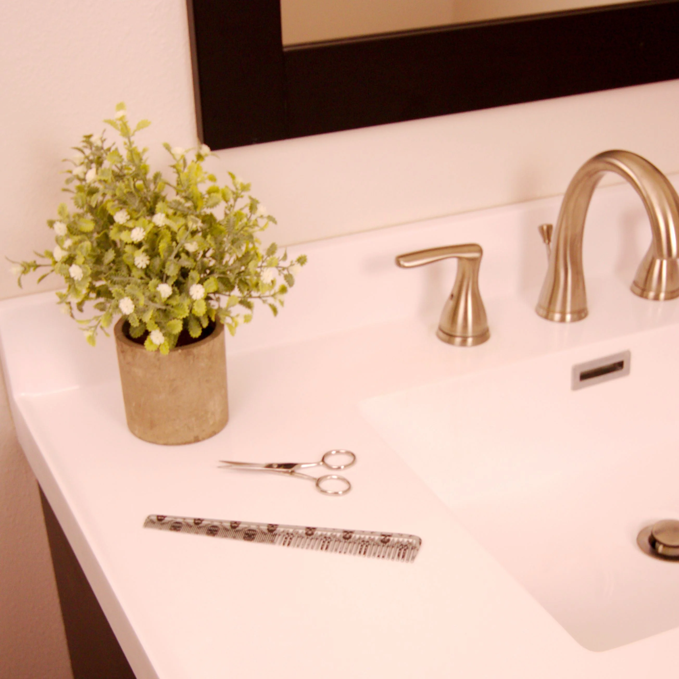 Pegasus Skulleto 302, 7in Hard Rubber Extra Fine Tooth Barber Comb, Seamless, Smooth Edges, Anti Static, Heat & Chemically Resistant, Wet Hair, Everyday Grooming Comb | Peines de goma dura - Silver