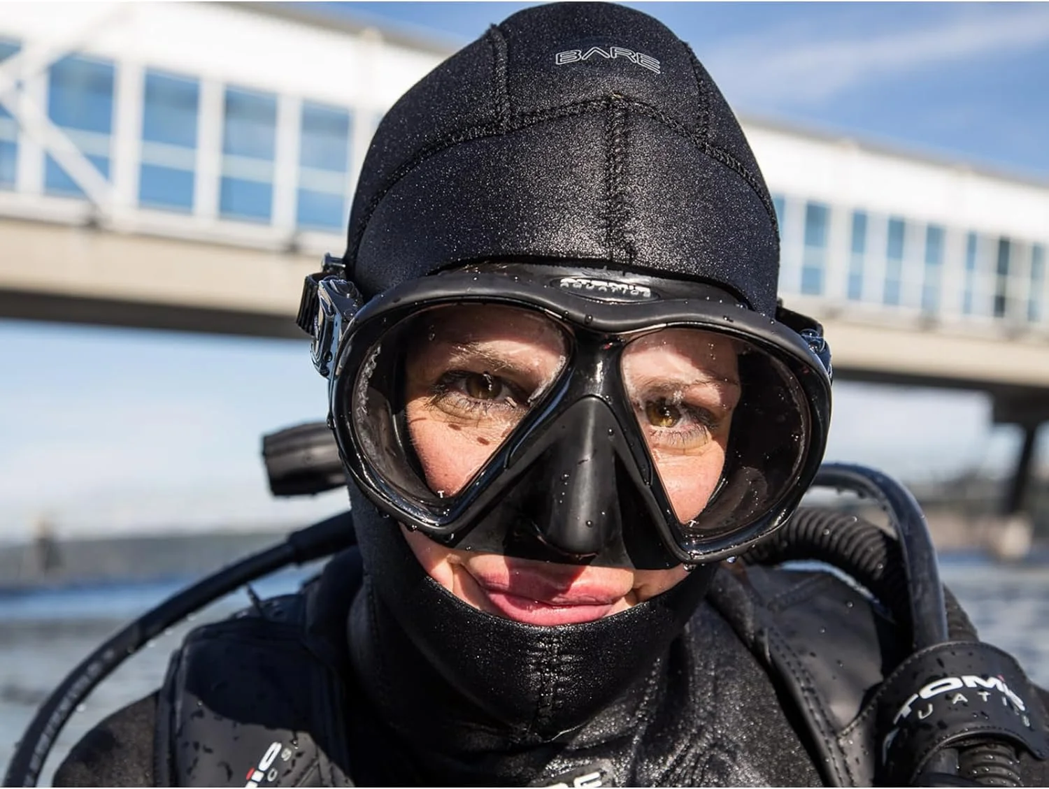 Aquatics Medium Fit Subframe Diving Mask Wtih Ultra Clear Lenses