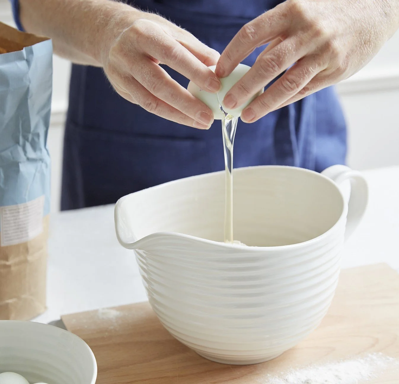 Portmeirion Sophie Conran Collection Portmeirion White 3.5 Pint Batter Jug - Dishwasher, Microwave, Freezer Safe and Oven Safe - Made in England