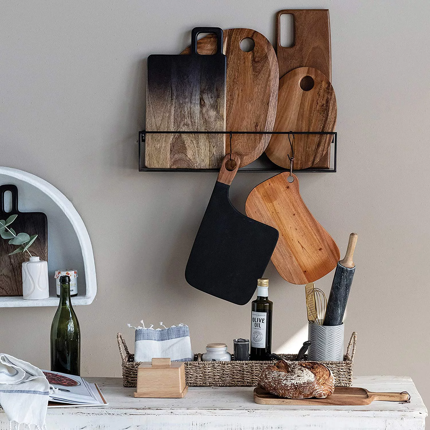 Bloomingville Mango Wood Cheese/Cutting Board with Handle, Black and natural Ombre