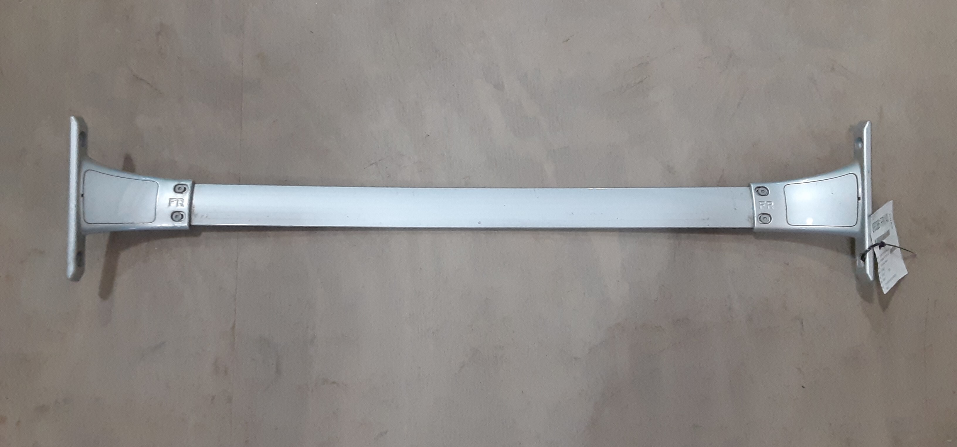 Pre-Owned 2016 Nissan Rouge Front Roof Luggage Rack Cross Rail OEM (Good)