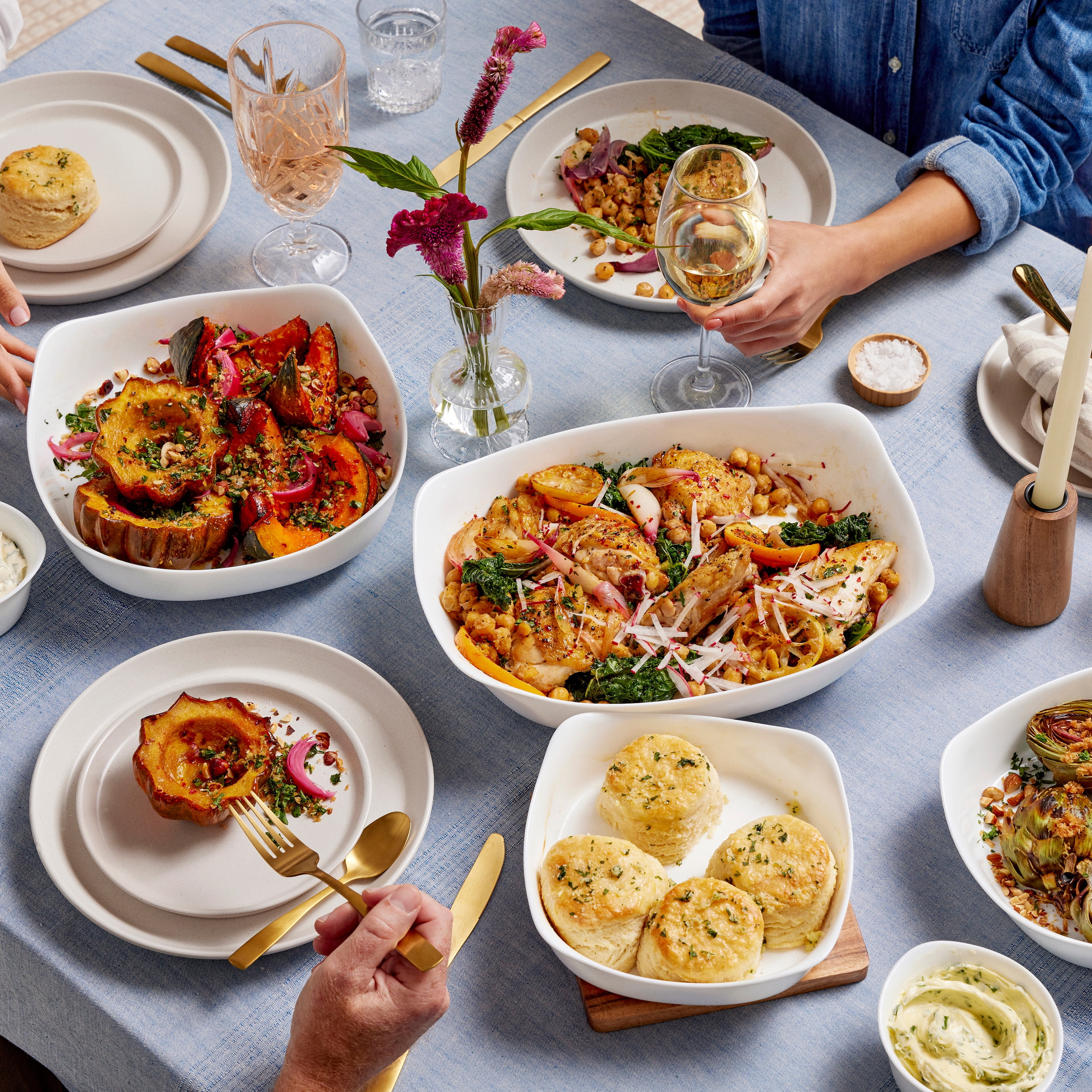 Rubbermaid DuraLite Glass Bakeware, 1.75 qt Square Baking Dish with Blue Lid