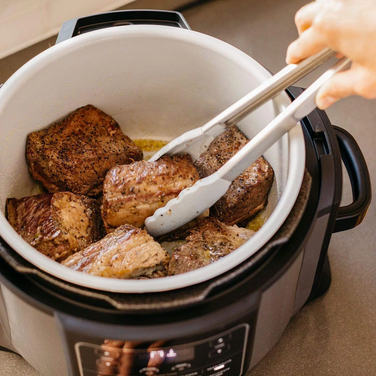 Restored Ninja Foodi 8in1 MultiCooker Pressure Cooker and Air Fryer 6.5 Quart (Refurbished)