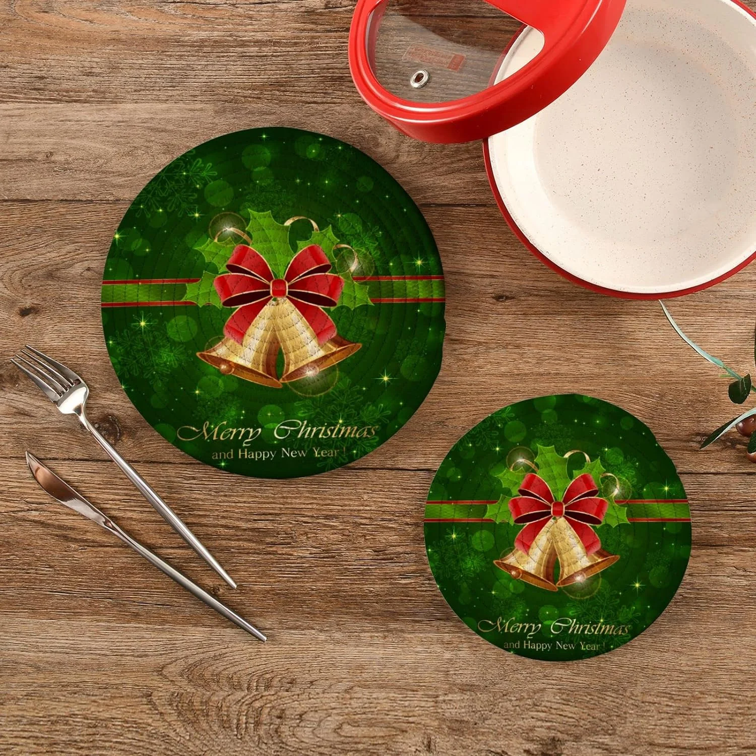 GZHJMY Christmas Bells Heat Resistant Trivets Potholders 2PCS, Round Cotton Weave Handmade Pot Holder, Non-Slip Hot Mats Kitchen Dining Plate Mat for Kitchen Pans Bowl Teapot